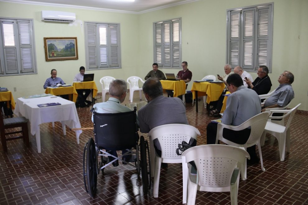Bispos do Regional NE 1 iniciam reunião do CONSER com apresentação da nova Presidência